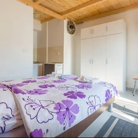 伊甸之海公寓 *